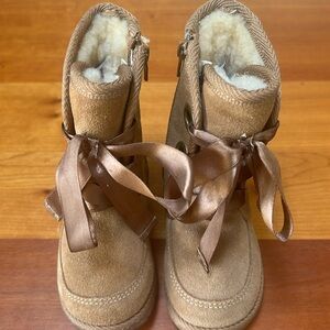 Pediped sheep fur lined boots.